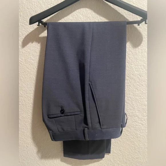 Bar III Suit - Picture 2 of 3